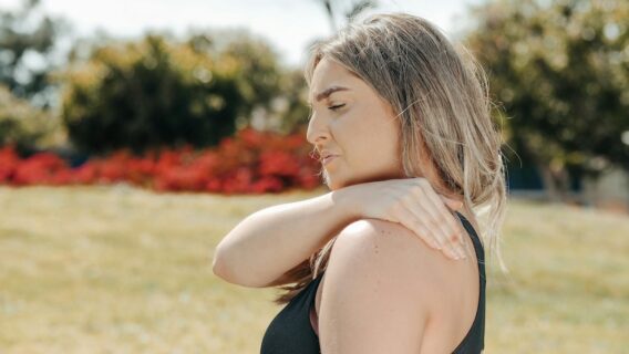 woman-with-frozen-shoulder