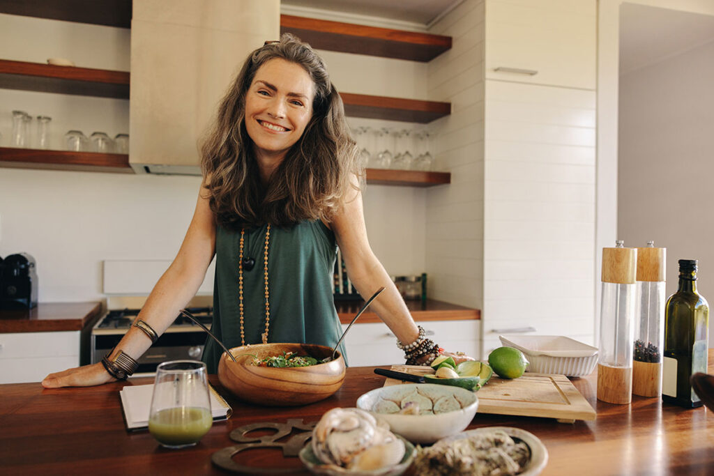 Women-in-Kitchen-with-healthy-Food